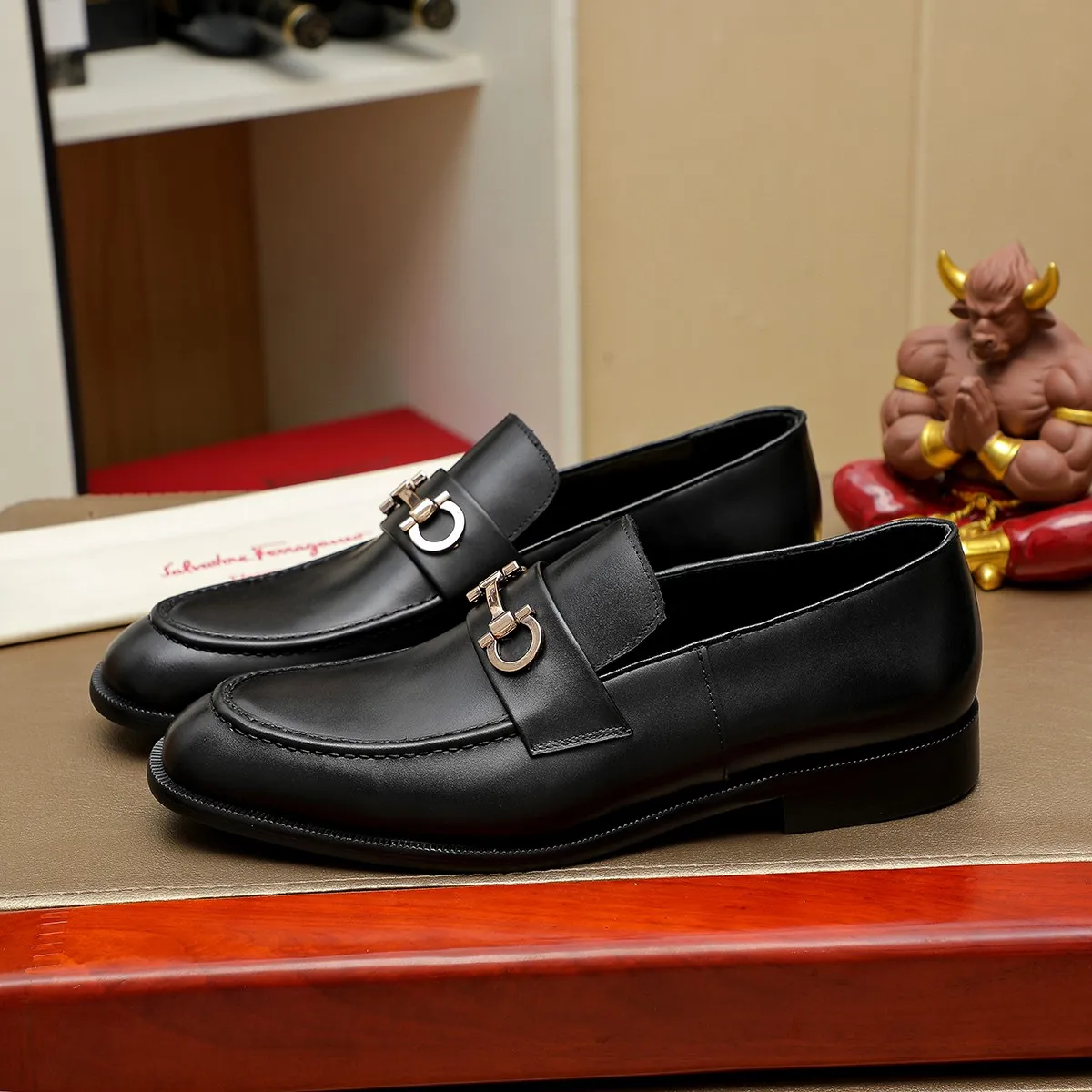 Men's shoes 💰440 Ferragamo [Ferragamo] top imported suit men's shoes 💯Original copy of the official website, product materials: selected imported embossed calfskin + luxury hardware buckle accessories ~ imported water-dyed cow 🐂 leather lining. Strong three-dimensional visual effect, original combination outsole, multiple colors available😘 Size: 39-44 (38.45.46. Customized)
